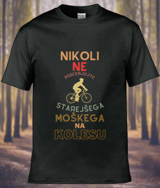 Nikoli ne podcenjujte starejšega moškega na kolesu - moška majica